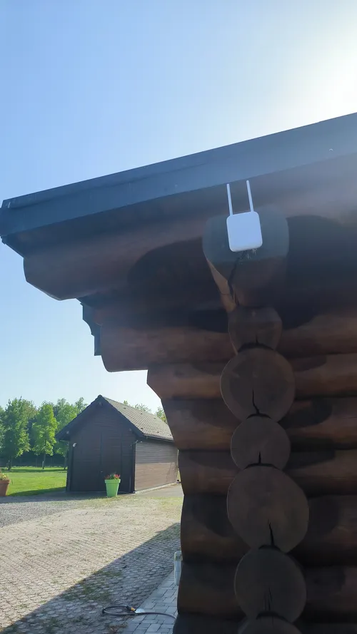 Borne wifi ubiquiti en terrasse pour les télécommandes Android — Restaurant Aux Laurentides Lemberg