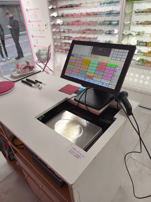 Poste de caisse tactile LEO2 — Happy Cure, Metz